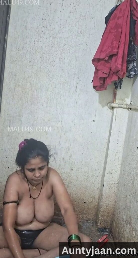 tamil aunty bathroom video