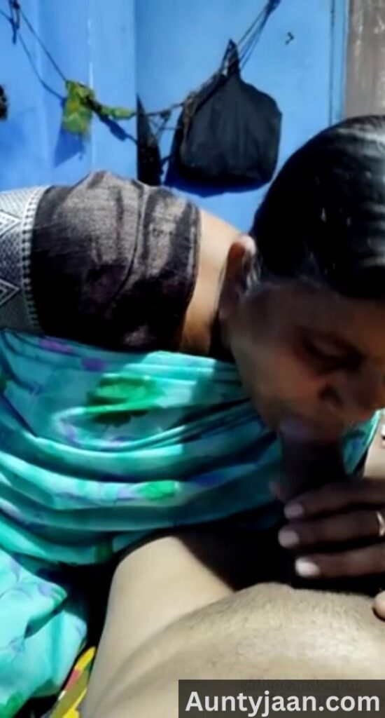 naukrani aunty blowjob