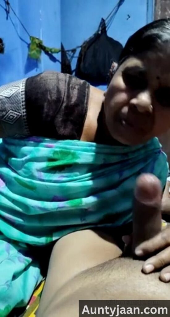 naukrani aunty blowjob