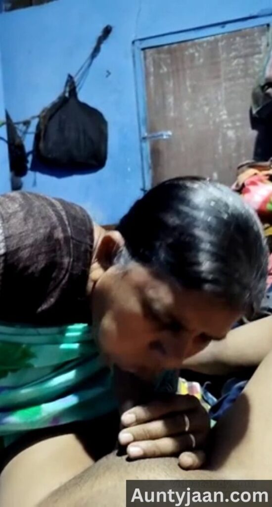 naukrani aunty blowjob