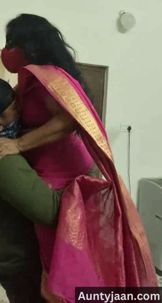 aunty ko maalik ne choda