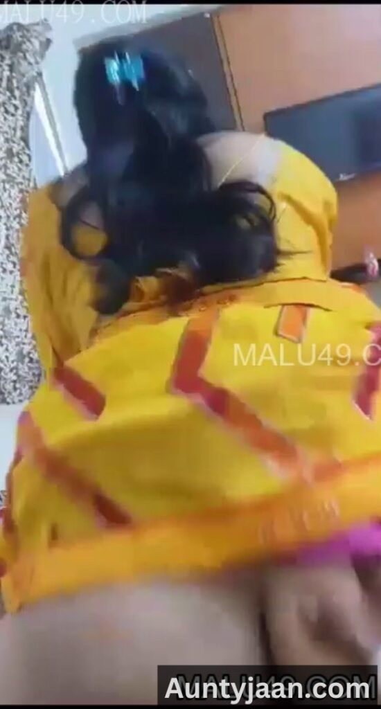 moti aunty ko choda mehndi par