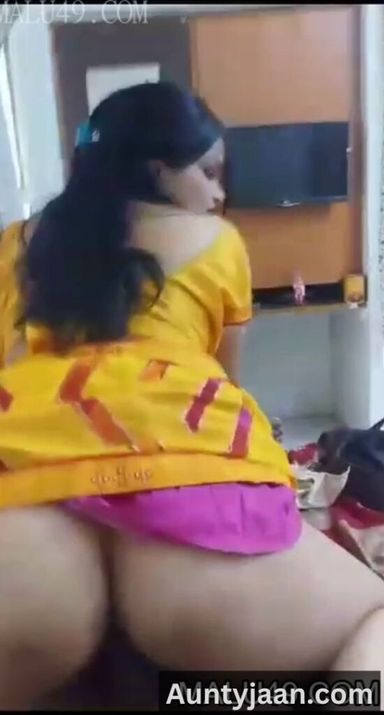 moti aunty ko choda mehndi par