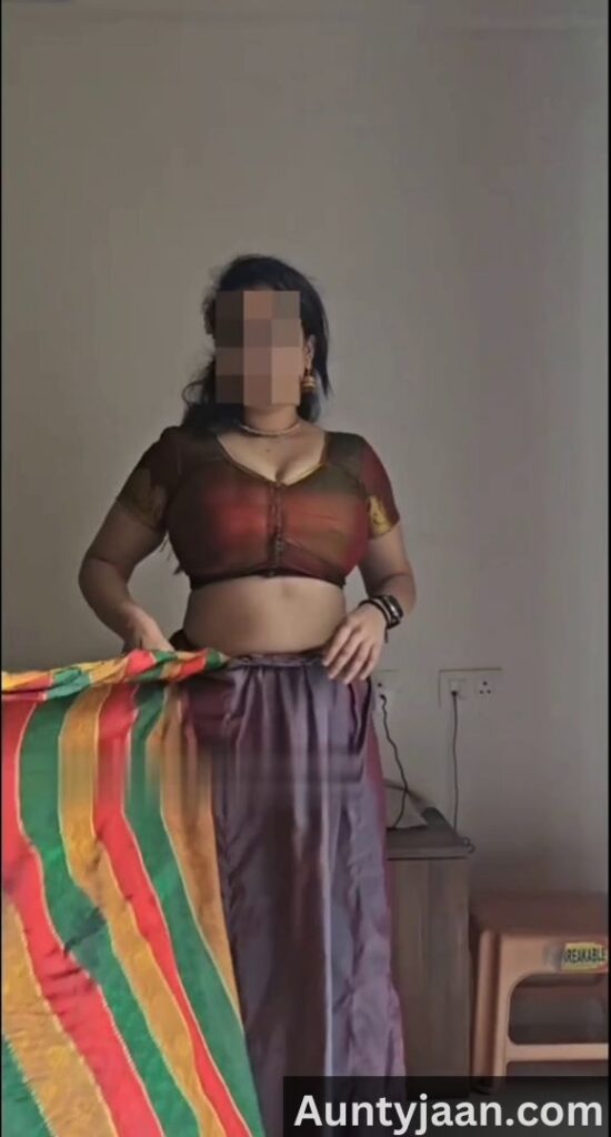 indian aunty saree removing nudes