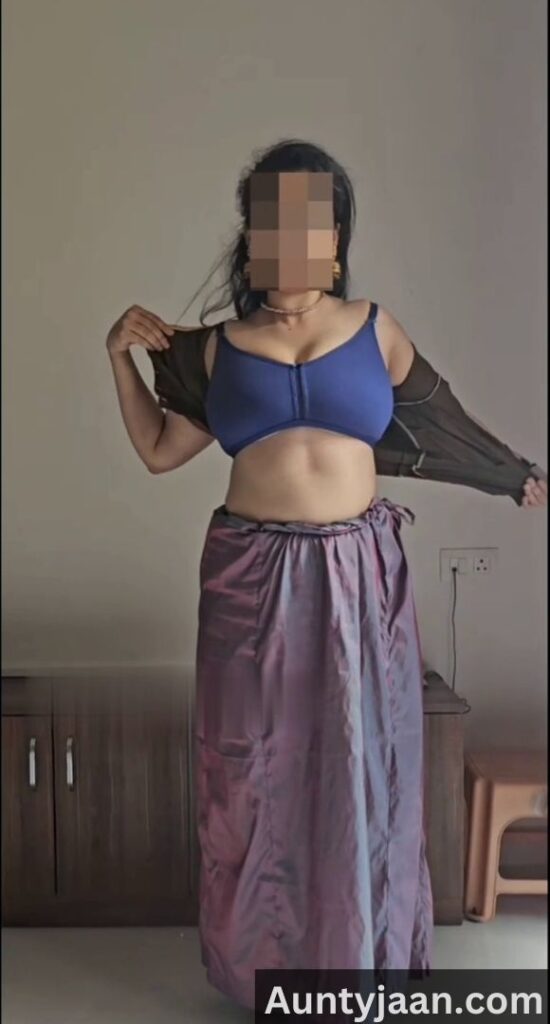 indian aunty saree removing nudes