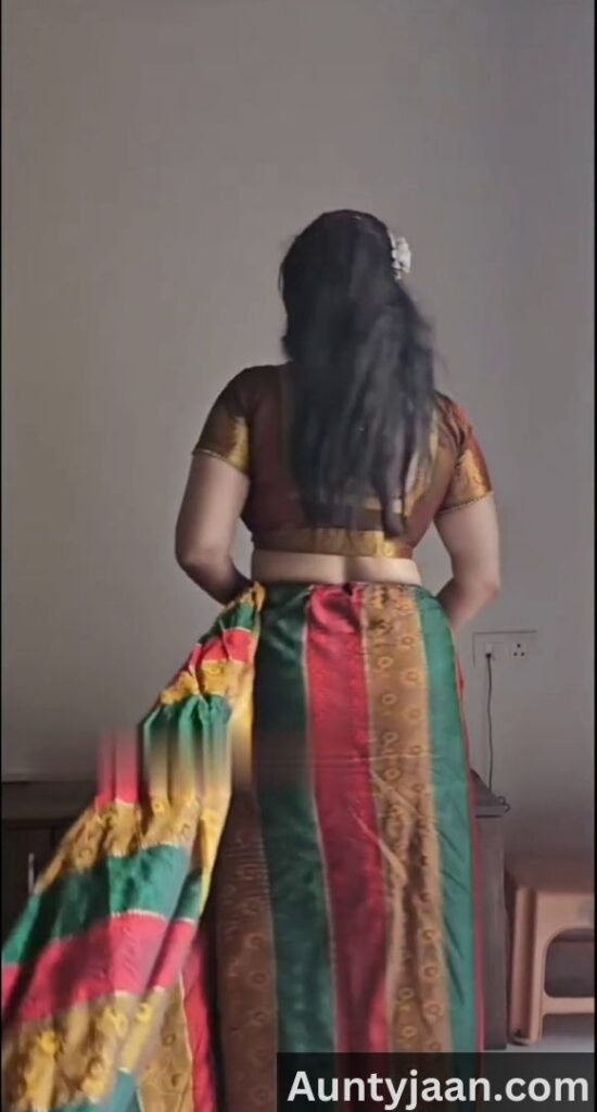 indian aunty saree removing nudes