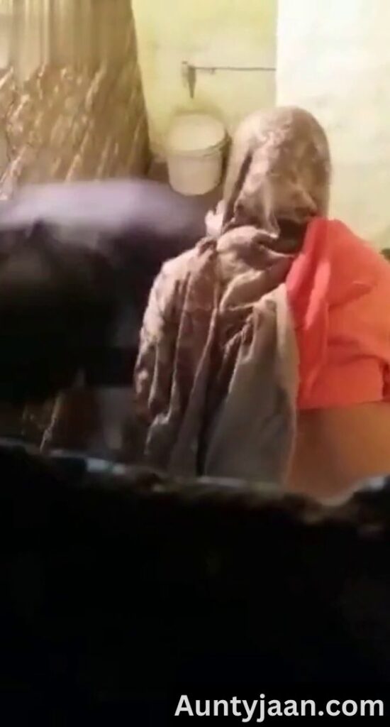 muslim desi hidden cam chudai in toilet