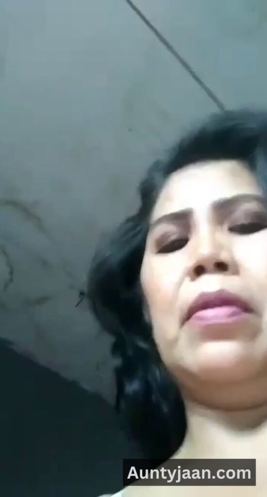 desi aunty removing clothes