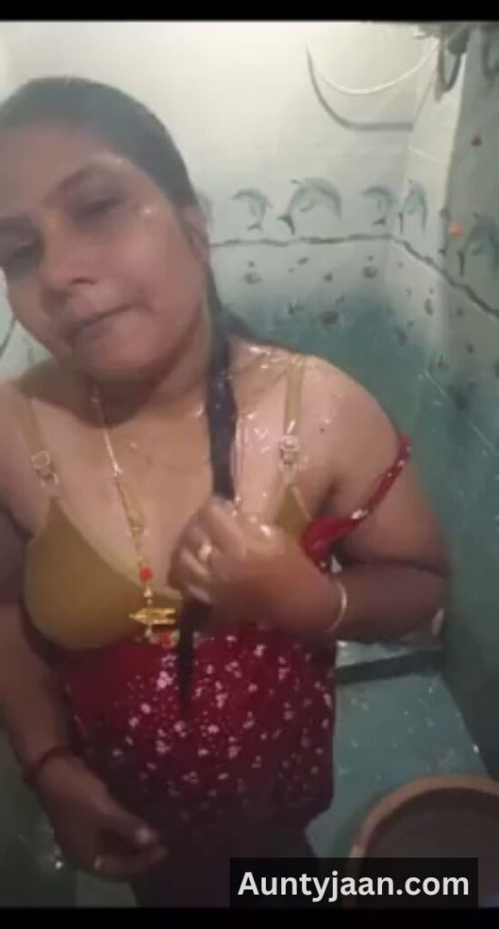 mallu aunty bathing nudes
