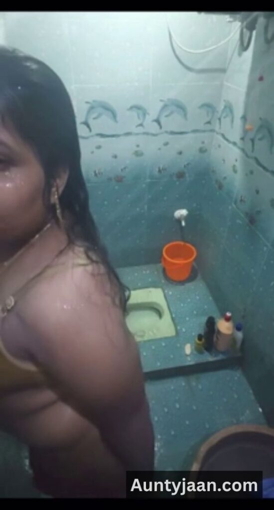mallu aunty bathing nudes