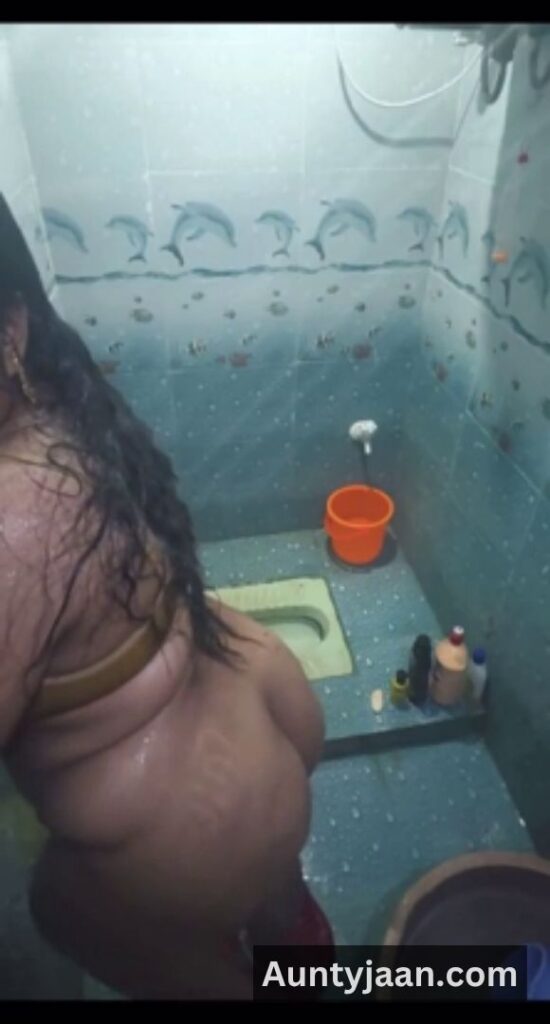 mallu aunty bathing nudes