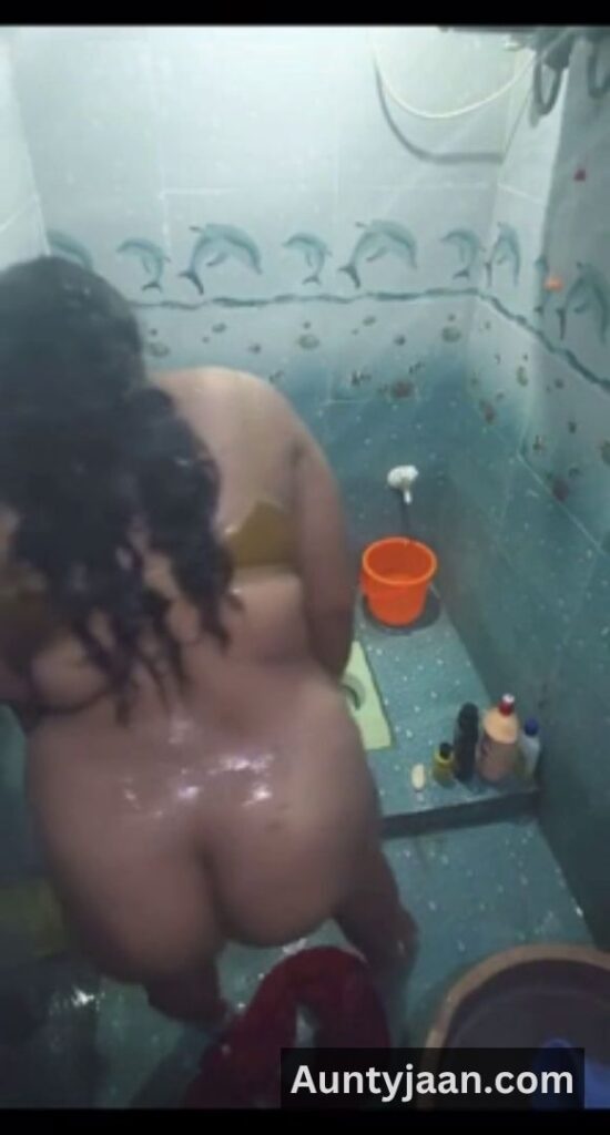mallu aunty bathing nudes