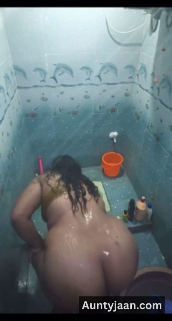 mallu aunty bathing nudes