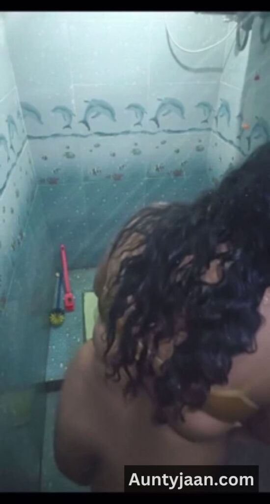 mallu aunty bathing nudes