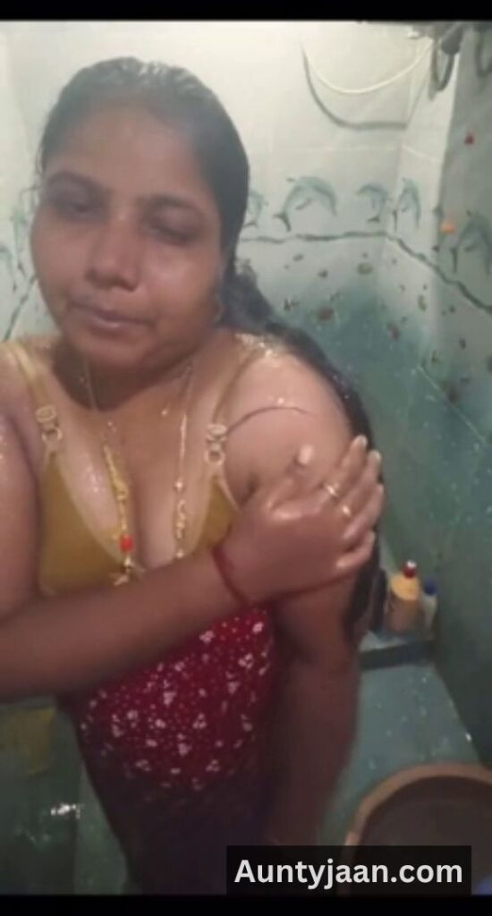 mallu aunty bathing nudes