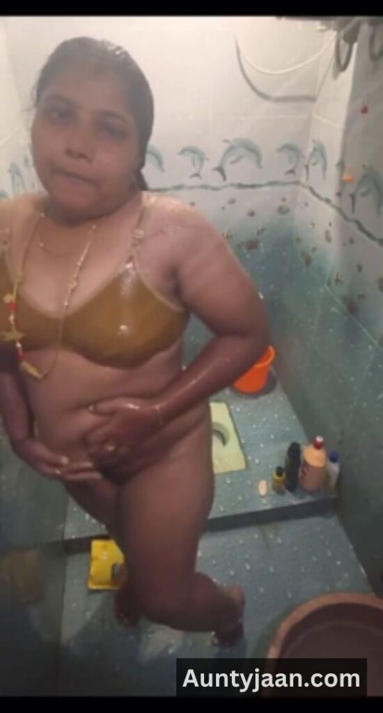 mallu aunty bathing nudes