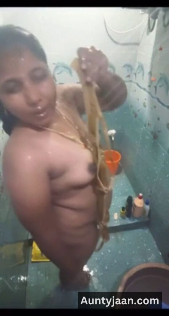 mallu aunty bathing nudes