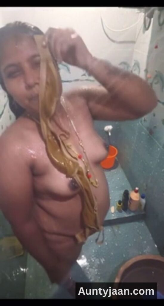 mallu aunty bathing nudes