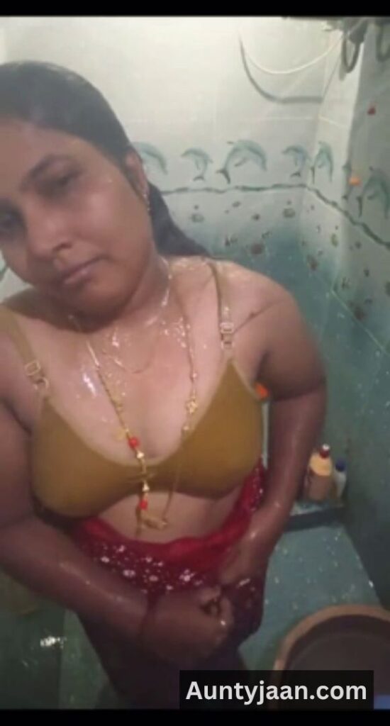mallu aunty bathing nudes