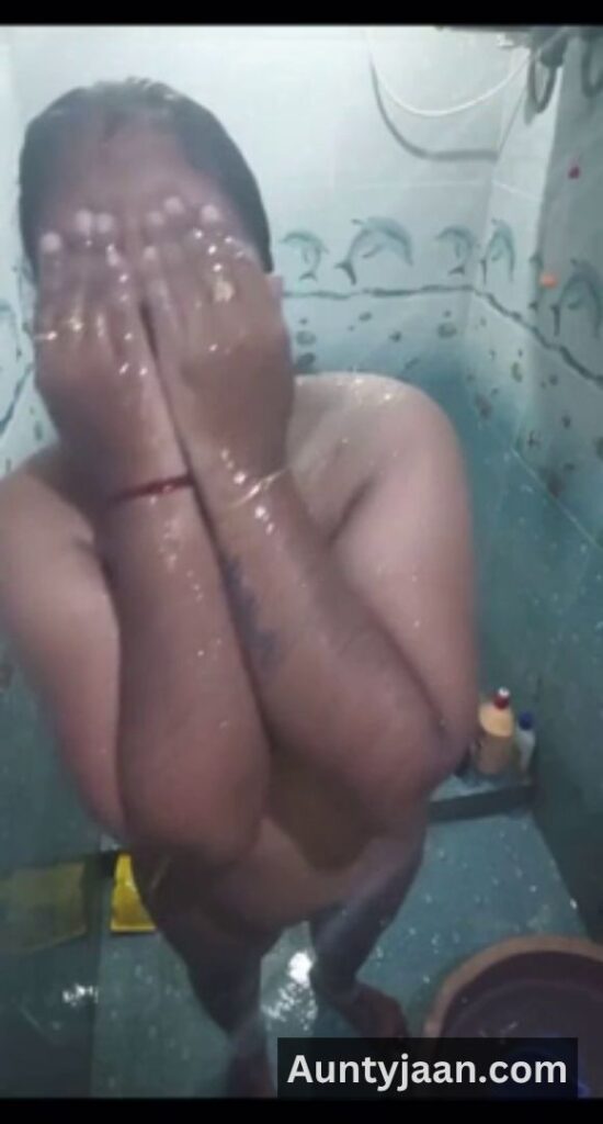 mallu aunty bathing nudes