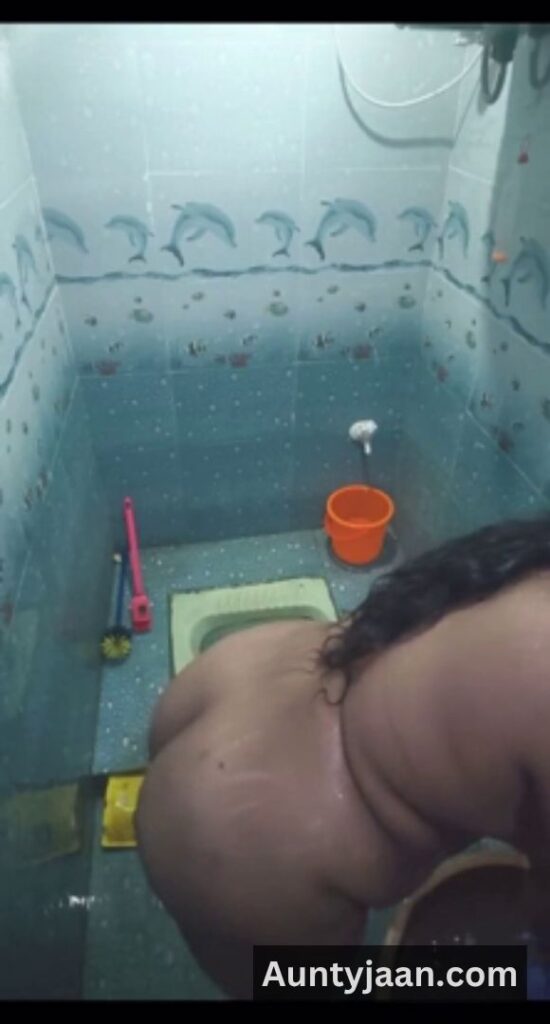 mallu aunty bathing nudes