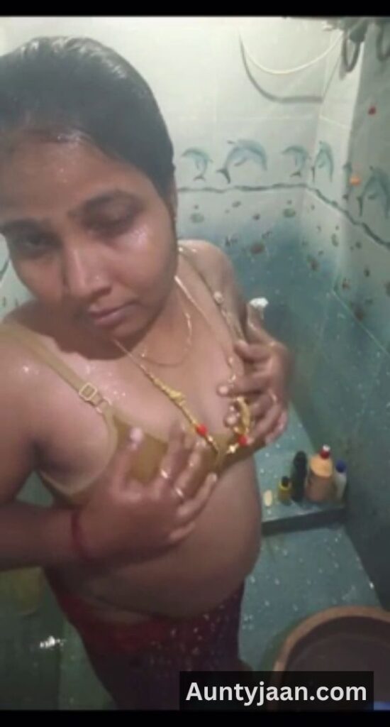 mallu aunty bathing nudes