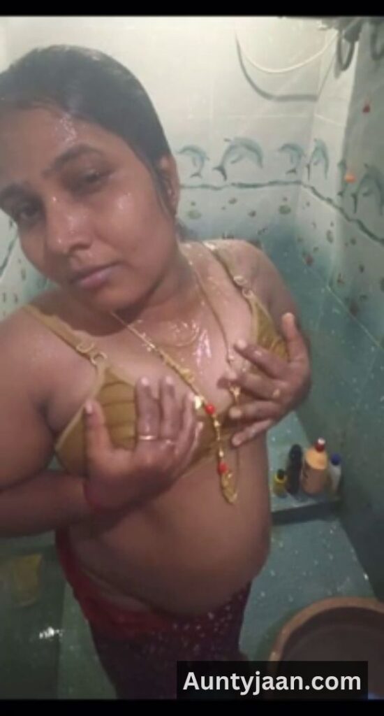 mallu aunty bathing nudes