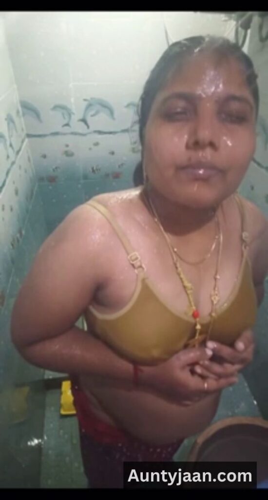 mallu aunty bathing nudes