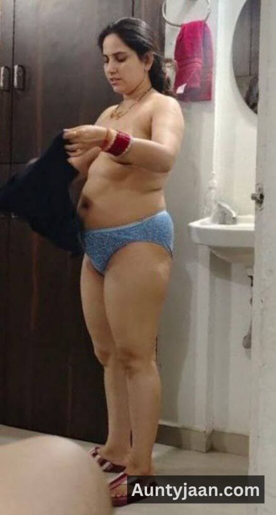 indian milf aunty nude