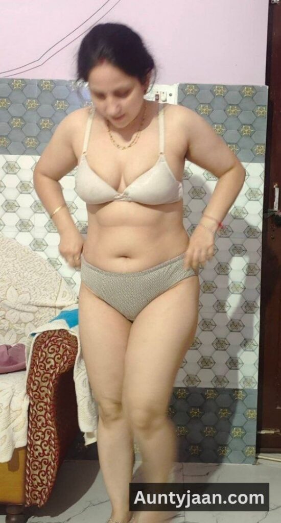 indian milf aunty nude