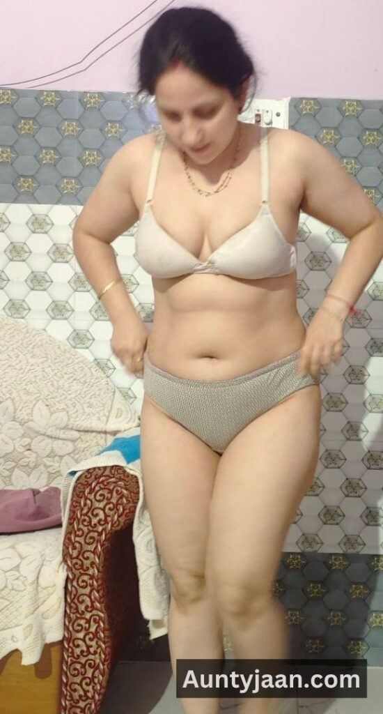 indian milf aunty nude