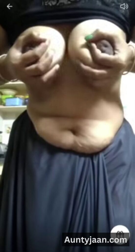 aunty boobs nude