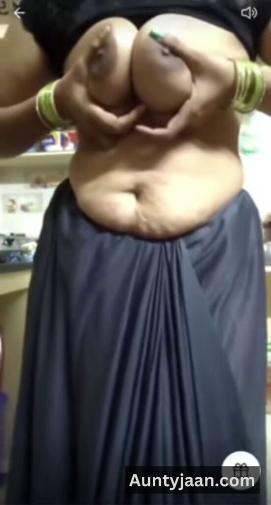 aunty boobs nude