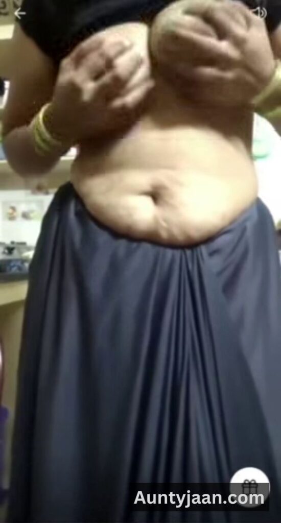 aunty boobs nude
