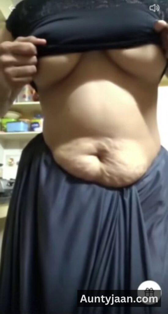 aunty boobs nude