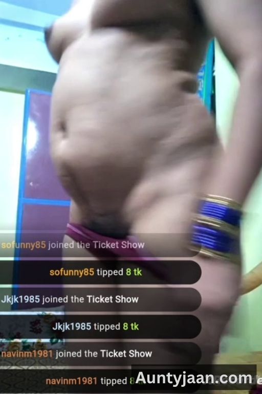 aunty saree striptease