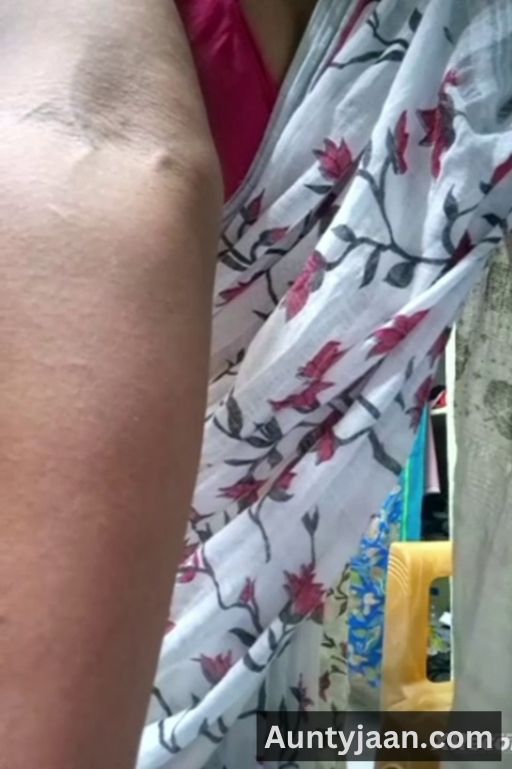 aunty saree striptease