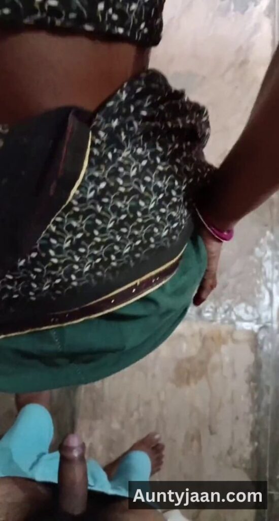 malik ne naukrani ko choda