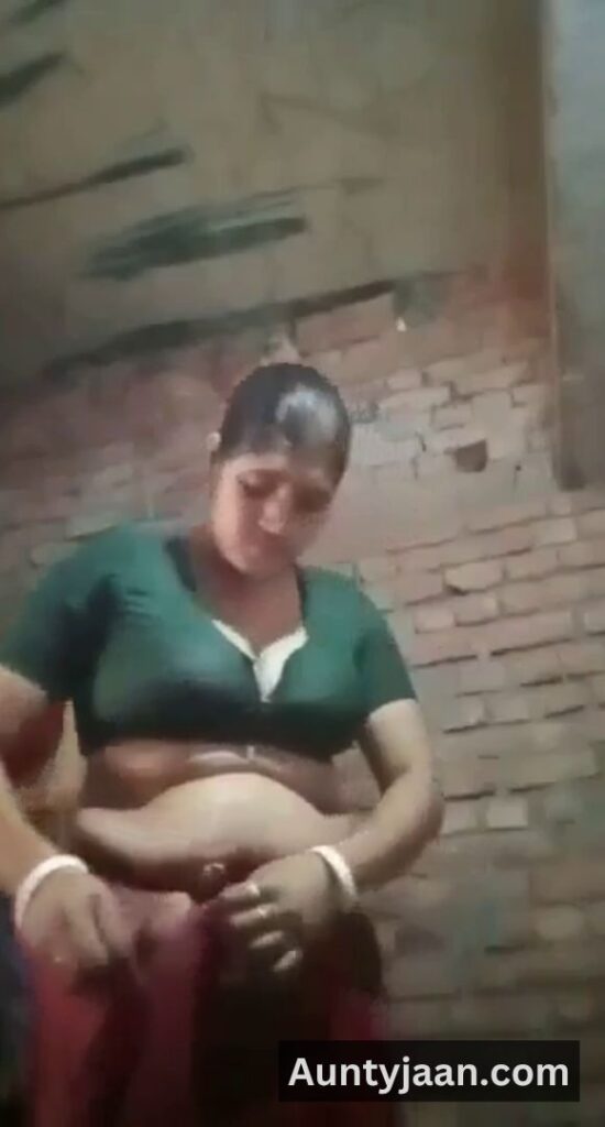 mallu aunty after bath nude