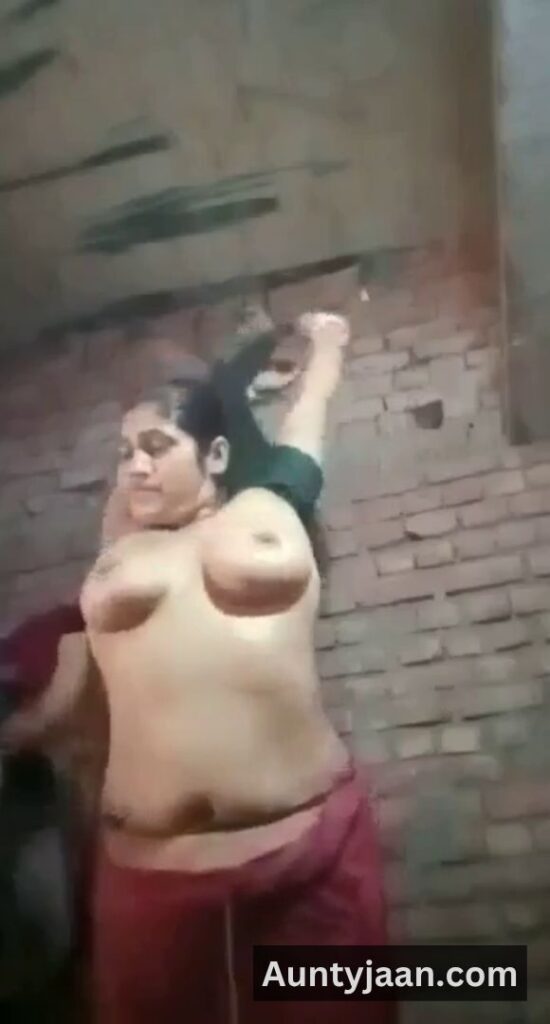 mallu aunty after bath nude