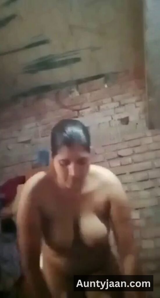 mallu aunty after bath nude