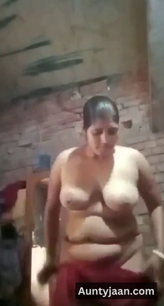 mallu aunty after bath nude