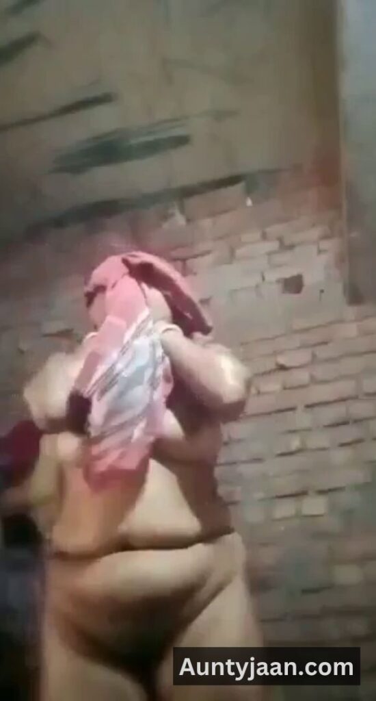 mallu aunty after bath nude