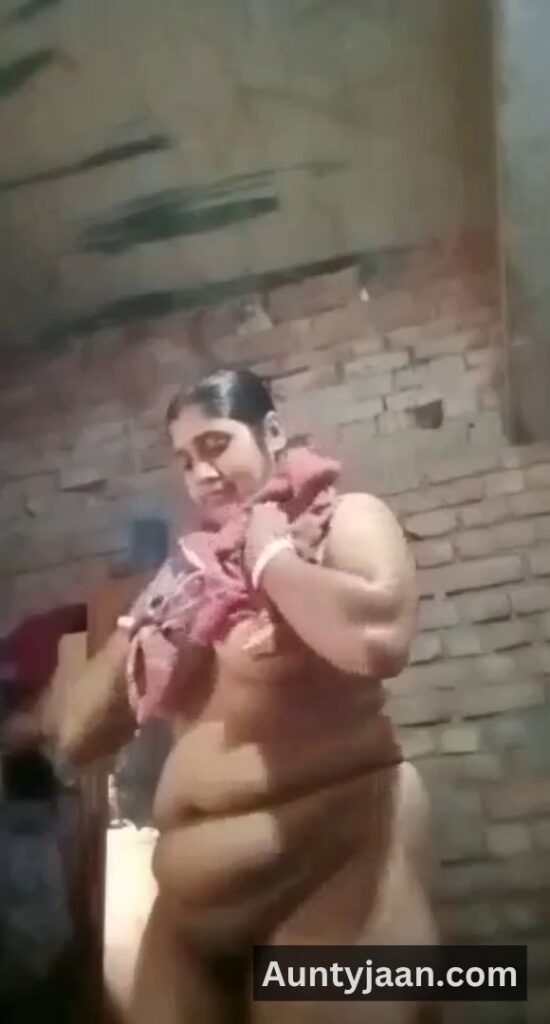 mallu aunty after bath nude
