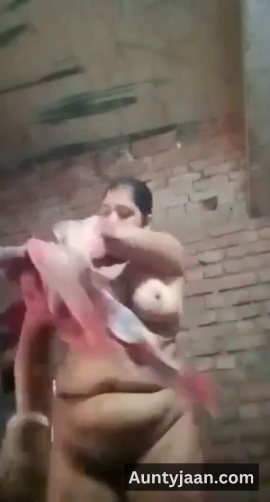 mallu aunty after bath nude
