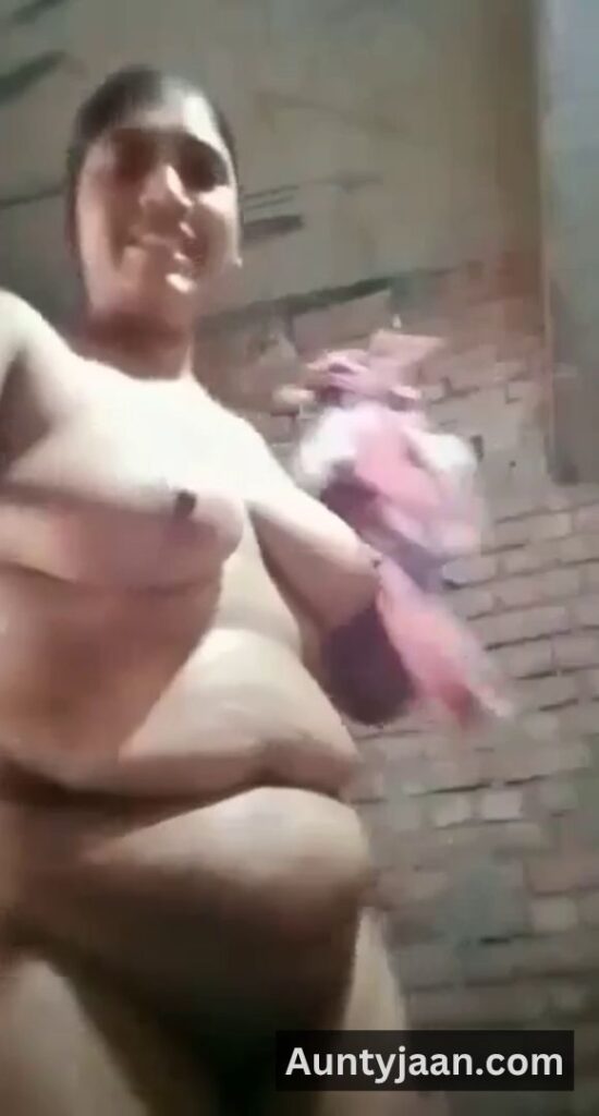 mallu aunty after bath nude