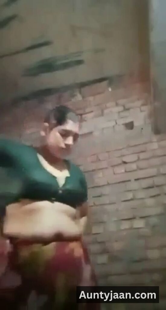 mallu aunty after bath nude