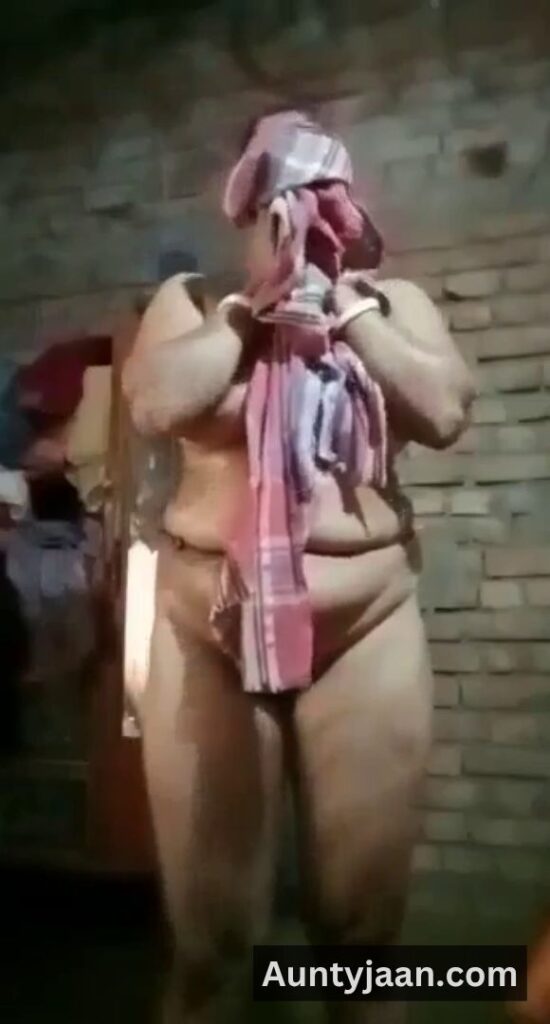 mallu aunty after bath nude