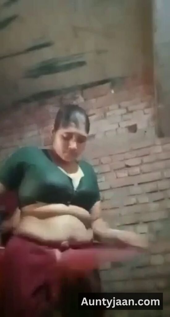 mallu aunty after bath nude
