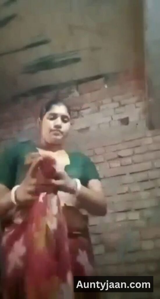 mallu aunty after bath nude